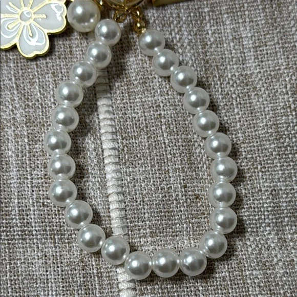 Pearl Beaded Keychain with Floral Charm - Picture 7 of 9